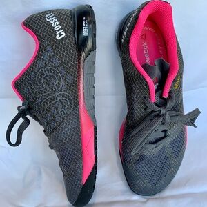 5 kids/7 womens 
Reebok CrossFit Nano 5.0
Like new condition
Black/pink/blue